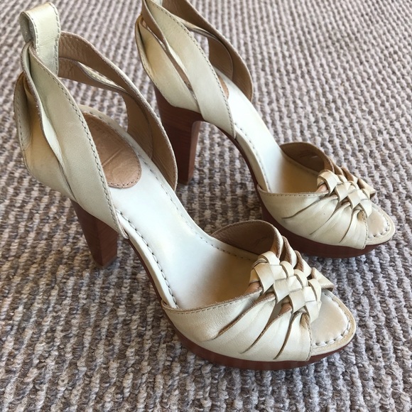 Frye Shoes - Anthropologie Frye Samara Twist Sandal Sample Sz 7